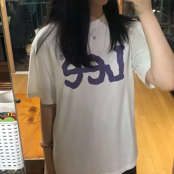 얇고 색도 이뻐요 여름에 입기 좋아요~!!! 생각보다 사이즈가 컸어용 엉덩이 다 덮는 기