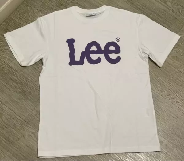 기장이 길고 품도 크긴 하지만 편하게 잘 입을 거 같아요 얇아서 시원하구여