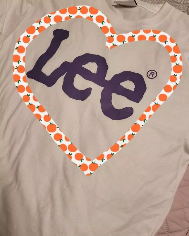 연보라빛 LEE가 너무 예쁩니다. 어느 하의에도다 잘어울려요.