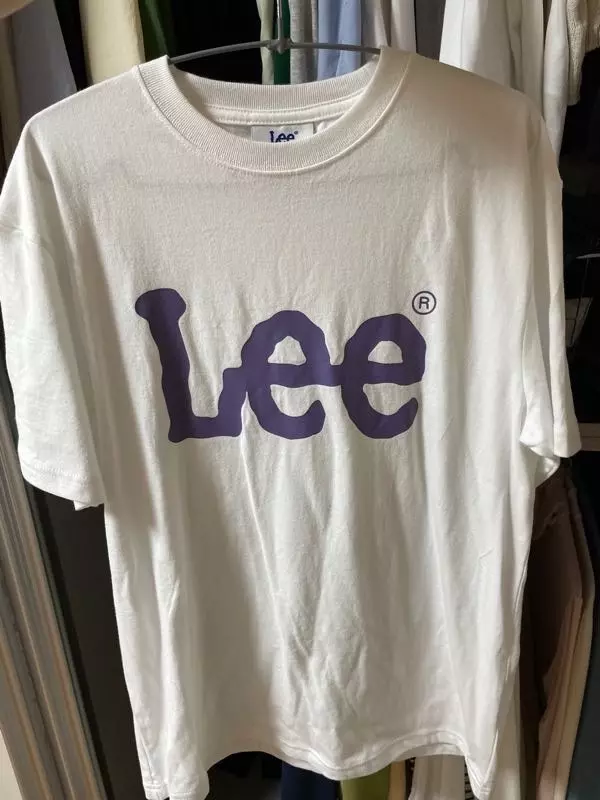 Lee 정말 반팔 맛집입니다😭 작년에 빅 로고 검정으로 샀는데 해가 바뀌었음에도 늘어남