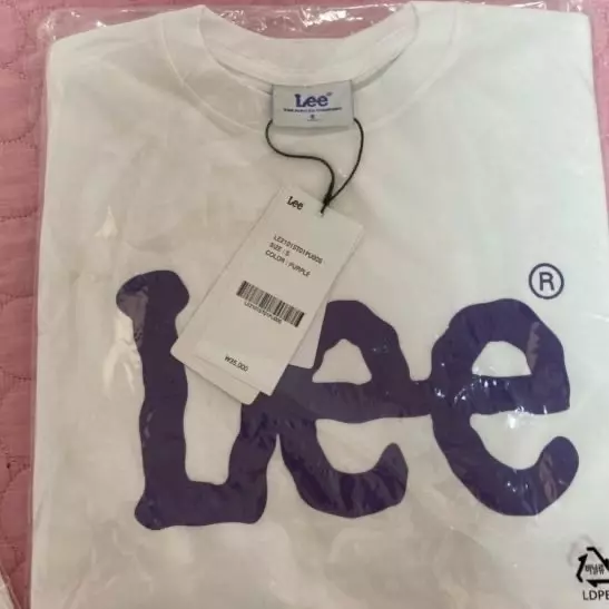 보라색 넘 이뻐요 ㅠㅠ 넥부분도 짱짱하고 올여름 휘뚜루마뚜루 입고 댕길 것 같아용