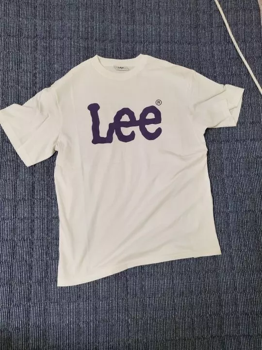 보라색 진짜 예뻐요!촉감도 부들부들 다 좋은데 왼전 오버핏 일줄알고 한치수 작게 샀는