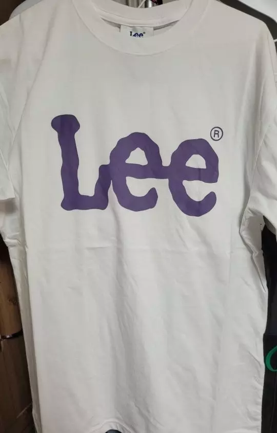 원래 상의가 66입니다S 인데도 핏되지 않고 여유가 있어요