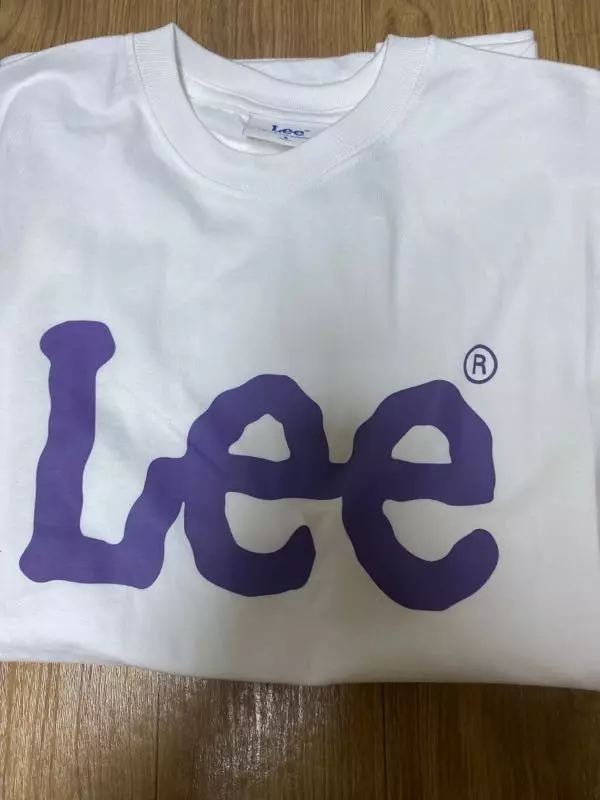 너무 예뻐요~~ 배송도 빠르고!!옷도 너무 두껍지도 않고 얇지도 않아서 비침 걱정 없이