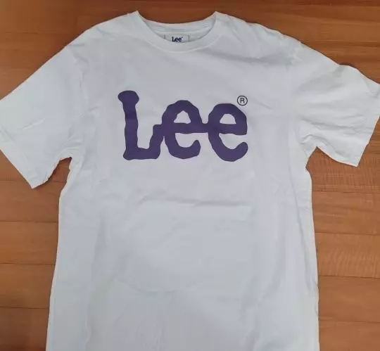 일단 얇은데 많이 비치지 않아서 좋아요옷이 좀 크지만 옷 통?이 큰건 아니라 어벙벙해