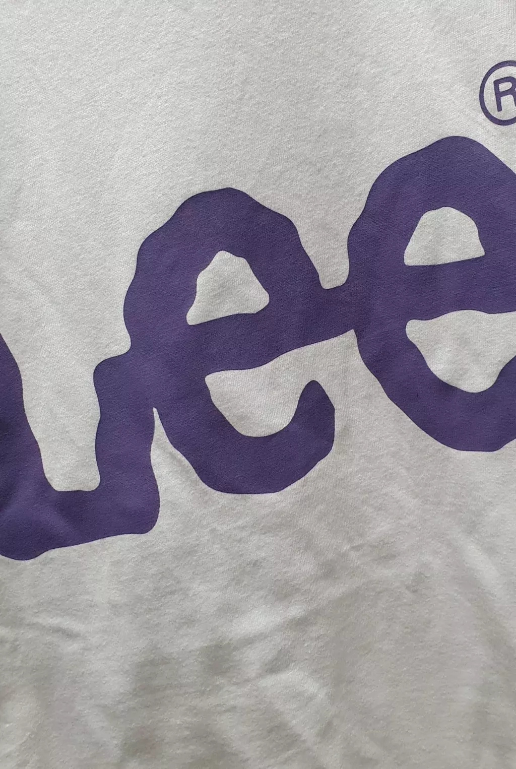 로고 색감도 이쁘고탄탄한 재질이라서 오래 입을수 있을거 같아요.