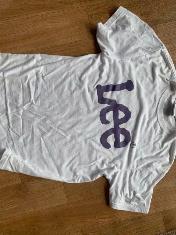 보라색 로고가 예뻐서 보자마자 구매했습니당 예뻐요