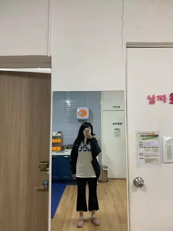 제가 좋아하는 오버핏이라 좋아여 심플하면서도 꾸며입은 듯한 느낌 완전 취저 당했슴돵