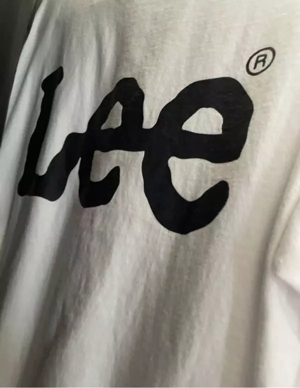 좋은 가격으로 잘 구매한거 같아용 흔하긴 하지만 맘에 들고 휘뚜루마뚜루 잘 입고 있습