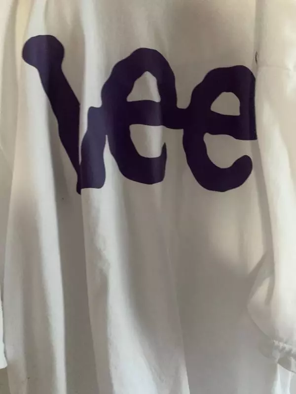 너무 만족하는 티입니다 너무 이쁘고 어디에 입어도 이쁘네요ㅎㅎ