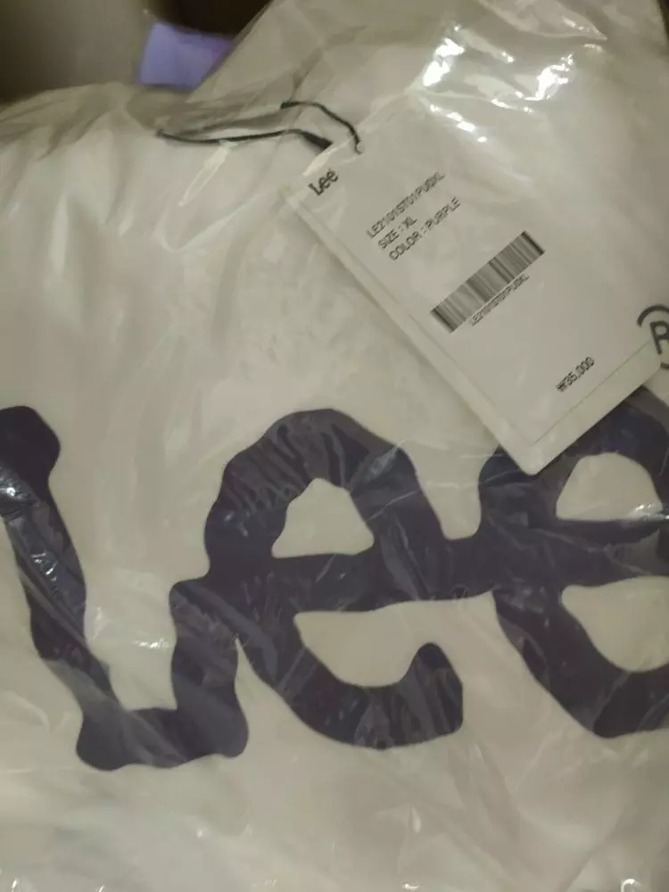 옷을 잘 받았어요. 옷이 너무 너무예쁘고 색깔이 너무 좋아요. 옷삼도 좋아요 잘 샀어요