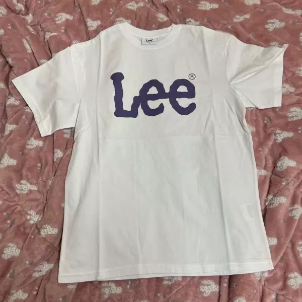 살까 말까 하다가 세일하길래 샀어요 보라색 너무 예뻐요 취저ㅜㅜ여름에 예쁘게 입을게