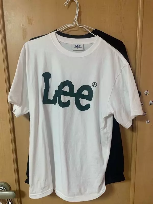 재질도 부드럽고 핏도 예뻐유 깔끔하고 색감도 좋아유 빨간색으로 하나 더 살거예용