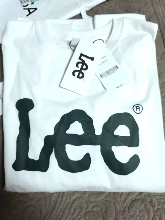 생각보다 크게 나와서,M해도 잘 맞았을꺼 같은데오버핏으로 와이드팬츠랑 매칭하기 좋은