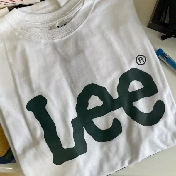 누구나가 편하게 그리고 스탠다드하게 입을 수 있고 코디가 가능한 티셔츠입니다.