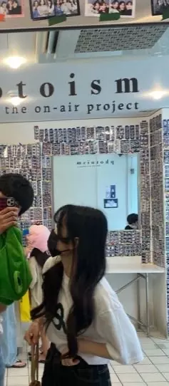 사이즈도 너무 크지 않게 딱 잘 맞고 데일리로 입기 좋은거 같아요~