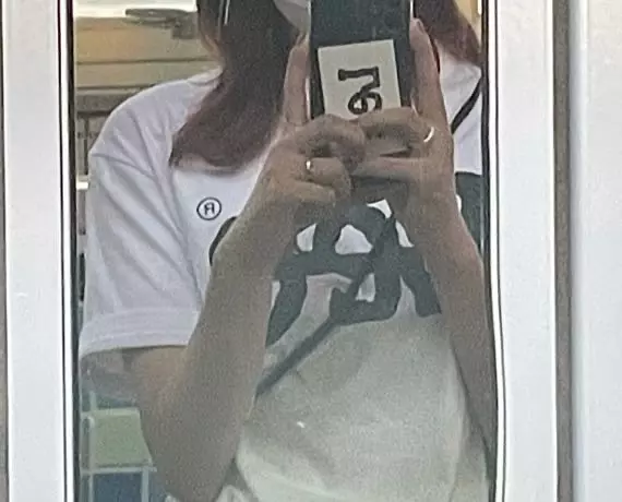 제꺼 사고 너무 예뻐서 남자친구도 같이 입을려고 재주문 했어요 밑에 하의는 뭘입어도