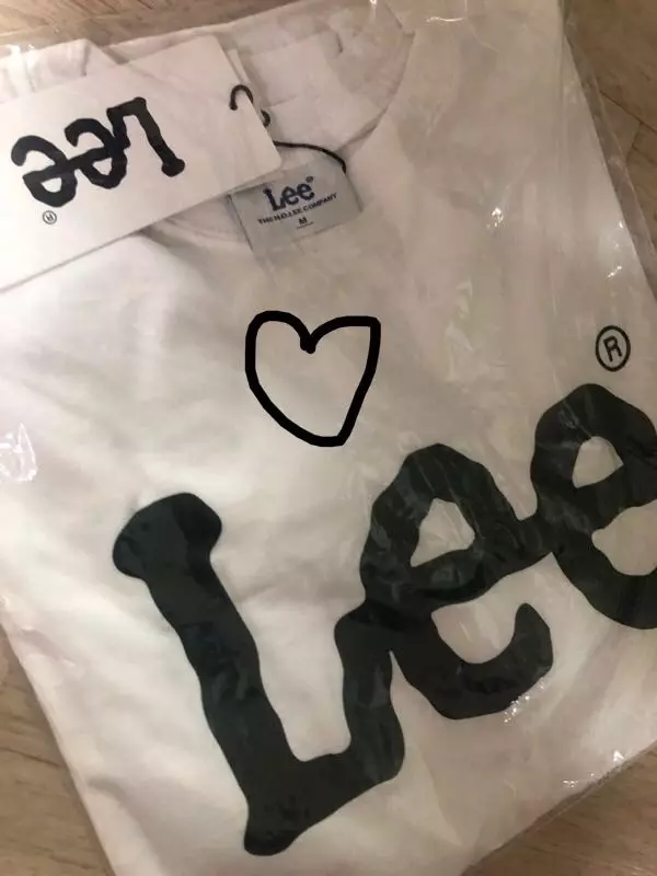 예뻐용 색깔이 딱 ...개구리 색!!! 뭔가 데일리로 입기 좋은 듯