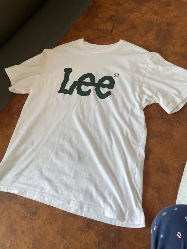 옷이 마냥 얇지 않기 때문에 오히려 오래 입을 수 같고 너무 더운 여름은 조금 힘들 것