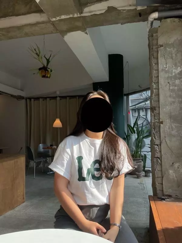 너무 예뻐요. 제 키가 작아서 그런지 너무 길어요 엉덩이 덮혀요. 팔도 되게 길고 접어