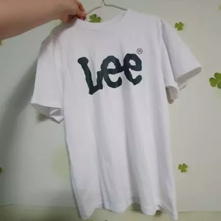 저렴하게 잘 산거 같아요. 티도 무난무난해서 코디하기도 너무 쉬워용!