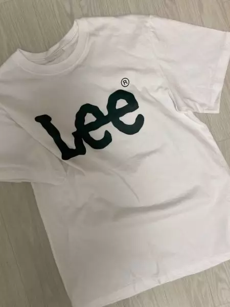 Lee 반팔 계속 살까말까 고민중이였는데 세일하길래 그냥 바로 샀어요 ㅎㅎ 색도 굉장히