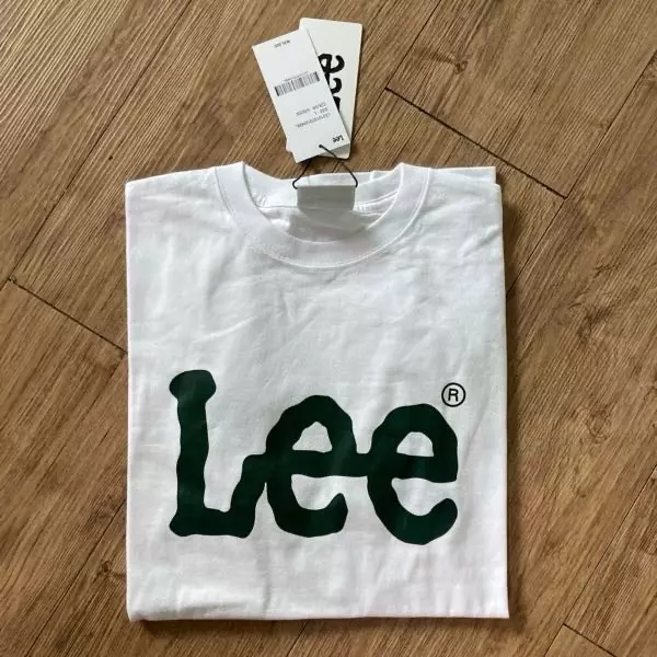 여름에 입기 좋고 무엇보다 못부분이 확 붙어있어서 깔끔한거같아요