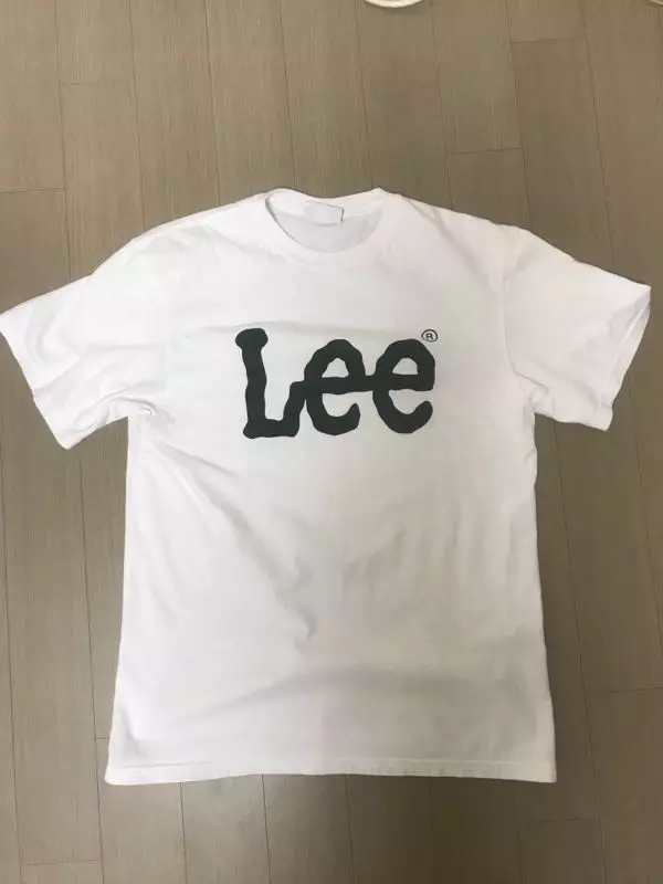 커플티로 했는데 로고도 크고 그린 리 덜 흔해서 좋아요오