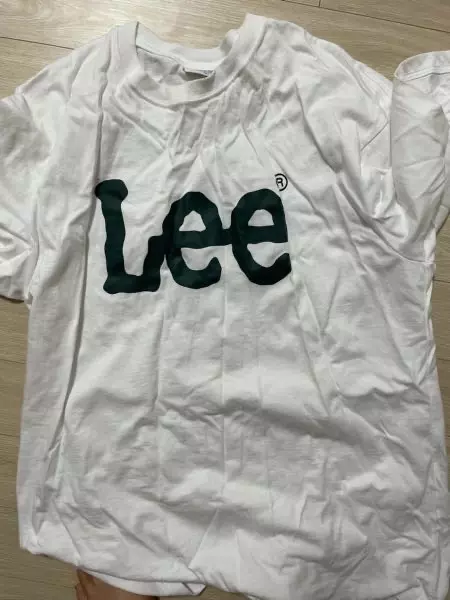 구겼다가 펴면 자국이 나는 재질이긴 한데 예뻐용!