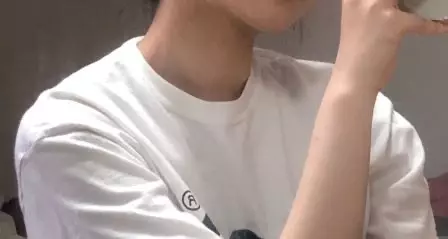 음 사실 별 기대 안 하고 그냥 기본티로 입으려고 산거였는데 정말 예뻐요ㅠ! 다른 반팔