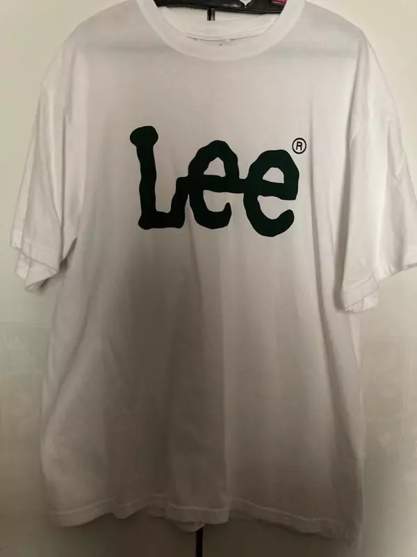 심플하고 예뻐서 샀는데 밝은색이라 그런지 약간 부해보여요 ㅜㅜ그래도 시원해서 좋습