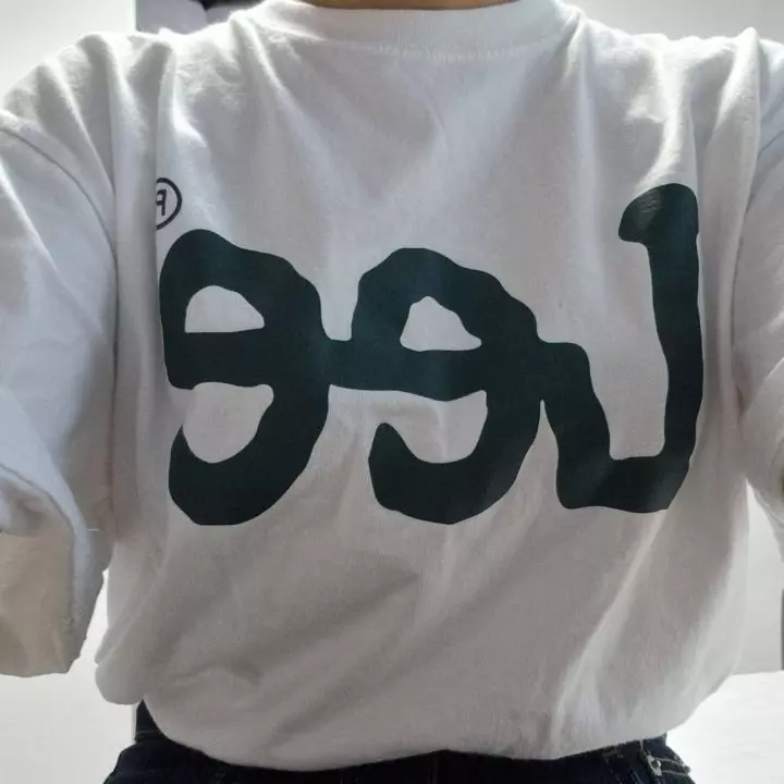 전에 검은색 구매했었는데 너무 이쁘고 심플하니 아주맘에 들어서 또구매했습니다!! 흰