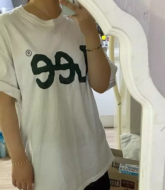 무난한 제품이라 편하게 입기좋고 초록색 로고도 별로 안 흔하고 이뻐요