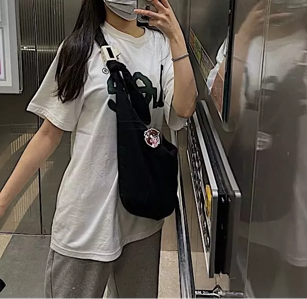 팔 기장은 팔꿈치 전까지 오는 제가 좋아하는 기장이고전체기장은 엉덩이 덮는 좀 긴 기