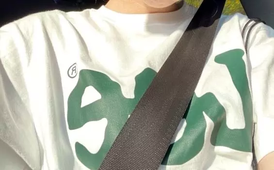 예뻐요 초록색 좋아해서 더 예뻐요 모든 하의와 잘 어울려서 여름내도록 잘 입었어요