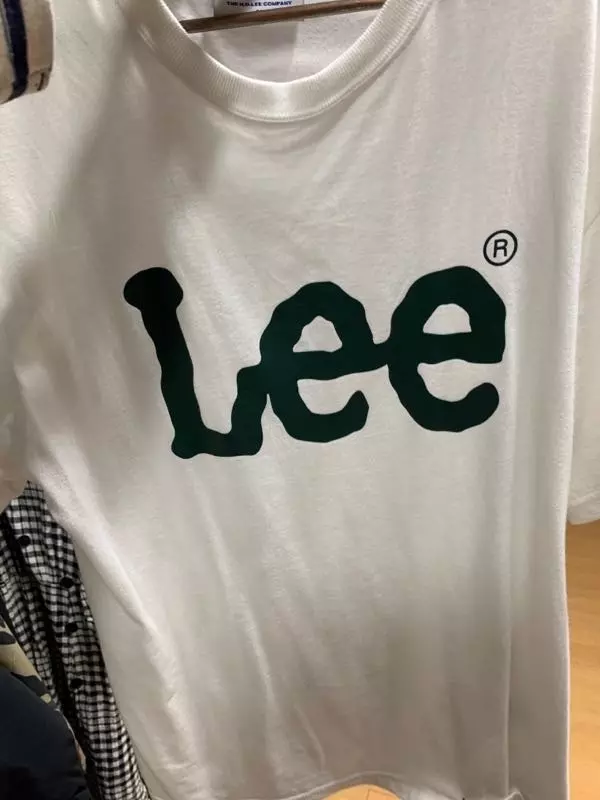 초록러버라 바로 샀어요 !! 이 색은 제 주변에서 못 봐서 다행인지 ,, ((ㅎㅎ