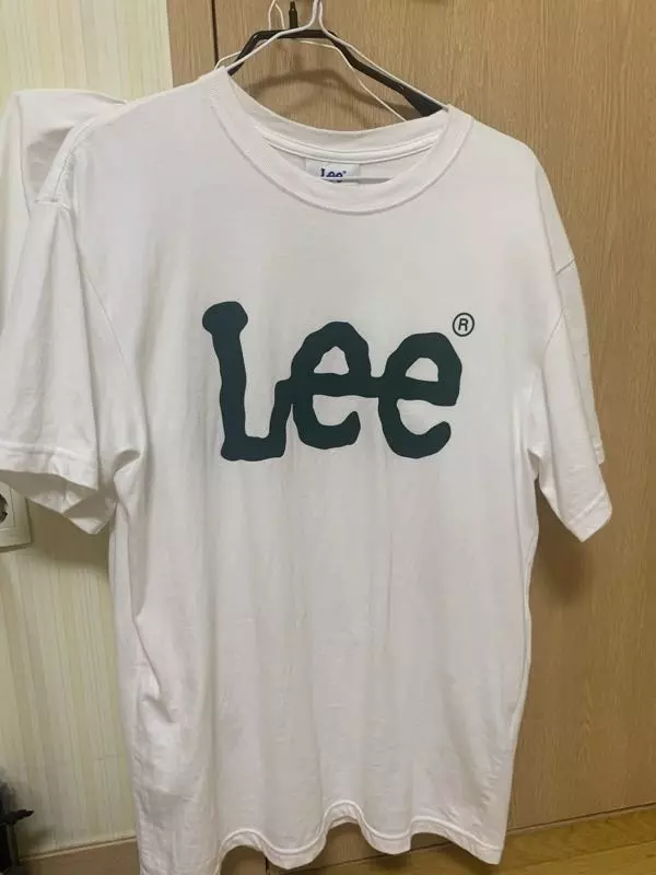 목늘어날까봐 걱정되지만 몇번 입었는데 괜찮은것같아요!! 디자인은 ㅇㅖ뿝다