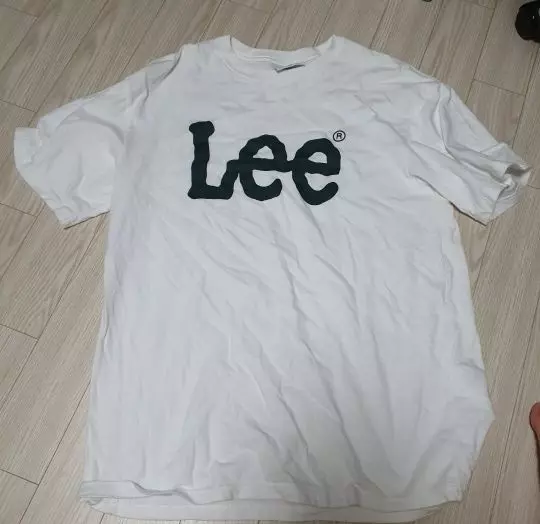 Lee 로고가 너무 이뻐요 다른 색으로도 하나 더 사려고요