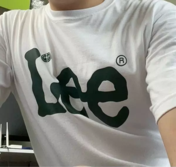 남자친구랑 커플로 샀는데 너무 만족스러워요 사이즈는 좀 크게 나온것 같아요 !!!!!