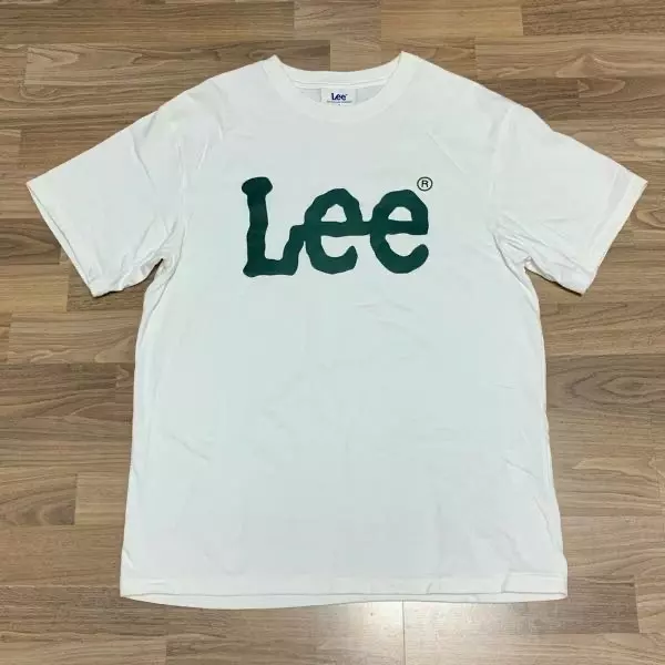 딥그린 컬러가 너무 맘에 들어서 구매했습니다~키가 작아서 길이가 좀 길긴 하지만 바지