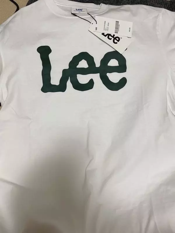 깔끔하니 이뻐요!! 흰색이라 다 잘 어울려서 여기저기 자주 입을거같아용