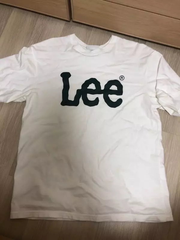 길이도 괜찮고 재질이랑 로고 색도 너무 이뻐여엉