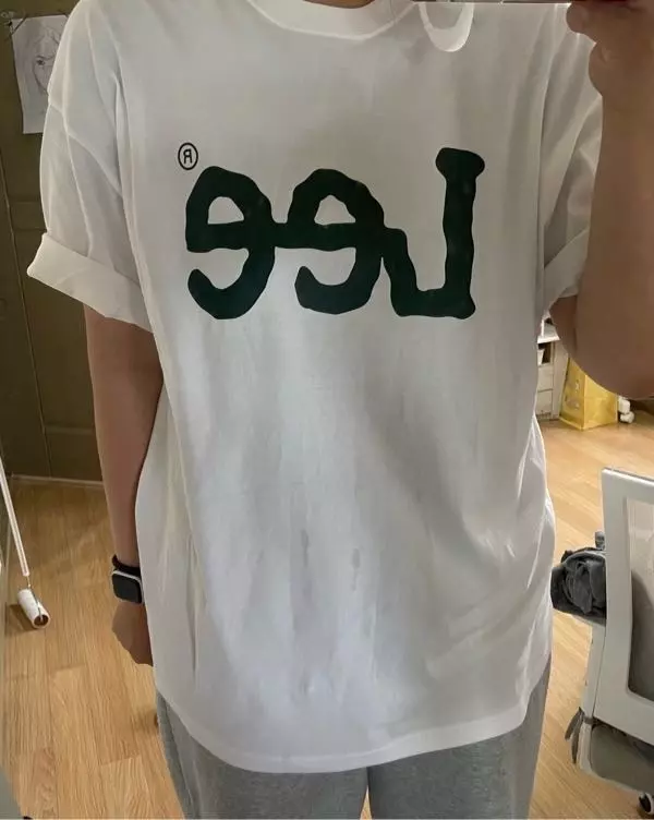 배송 빨라서 좋고 디자인 이뻐서 좋아요 오버핏으로 좋습니다