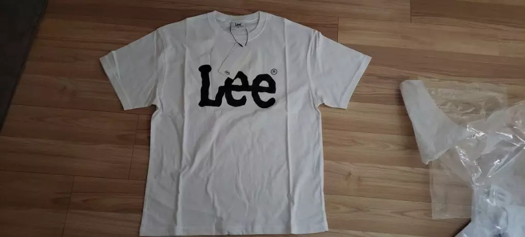 그린 로고 예쁘네요 원단도 탄탄하고 적당 루즈핏 좋아요