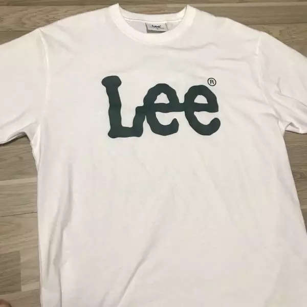 너무 예뻐요.! S 샀는데도 오버핏이라 편하게 입기 좋음!! 비침도 별로 없어서 좋아요