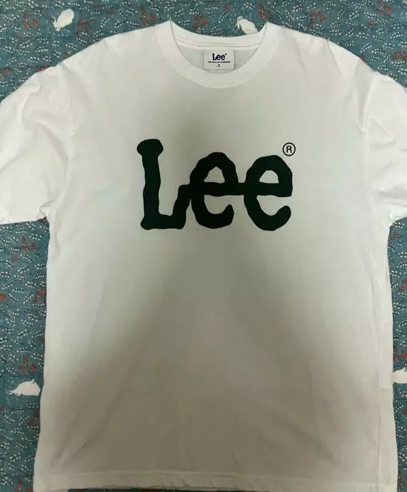 리는 언제나 킹정이죠.. 근데 옷이 전체적으로 통이 큰 느낌