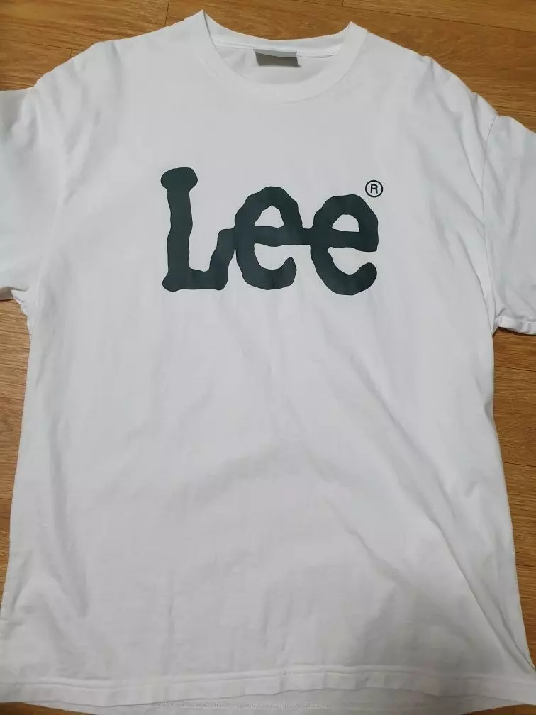 컬러 포인트를 주기 아주 좋습니다. 아쉬운 점은 이 옷을 입은 사람이 많다는거 ㅠㅠ