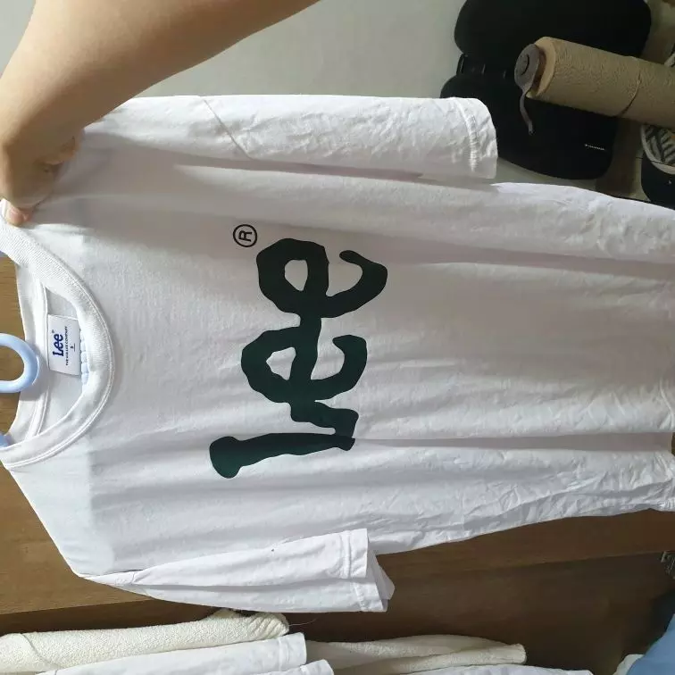 올 여름 한 해 잘 입고 다녔습니다 이쁘다 근데 좀 흔한게 단점