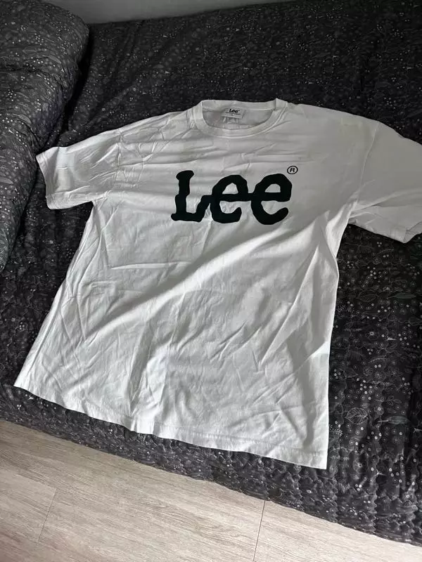 옷 이쁘고 되게 편하게 잘입을 수 있어요! 입기도 편하네요