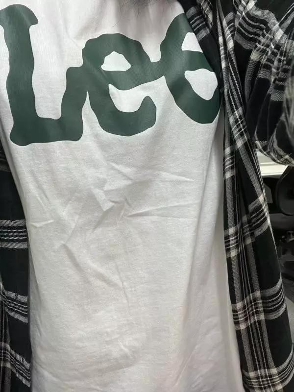 크게 입고 싶어서 L 구매했는데 딱 원하던 핏이에요! 블랙도 추가 구매 하려구요